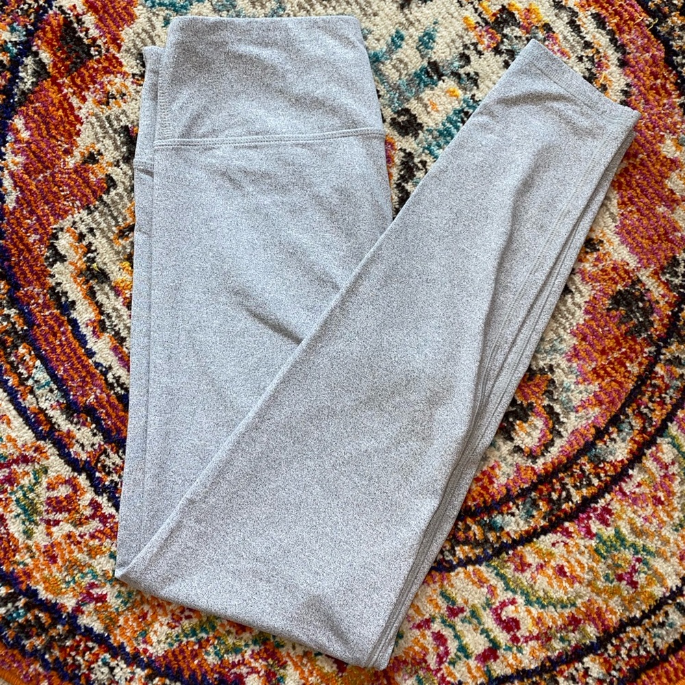 Light gray workout leggings.